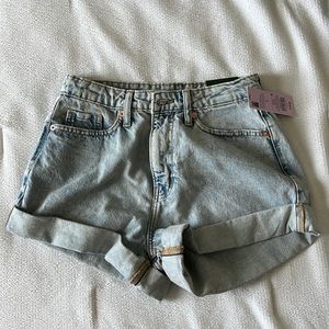 Cute blue Jean shorts (size 4/27) NEVER WORN